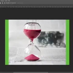 Jak wyciąć klepsydrę w Photoshopie? Na ekranie widać program z otwartym plikiem i warstwami.