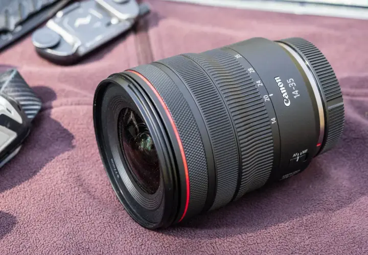 Obiektyw Canon 14-35mm. Choć nie jest to obiektyw 300mm, jego zmienna ogniskowa pozwala na ciekawe przybliżenia.