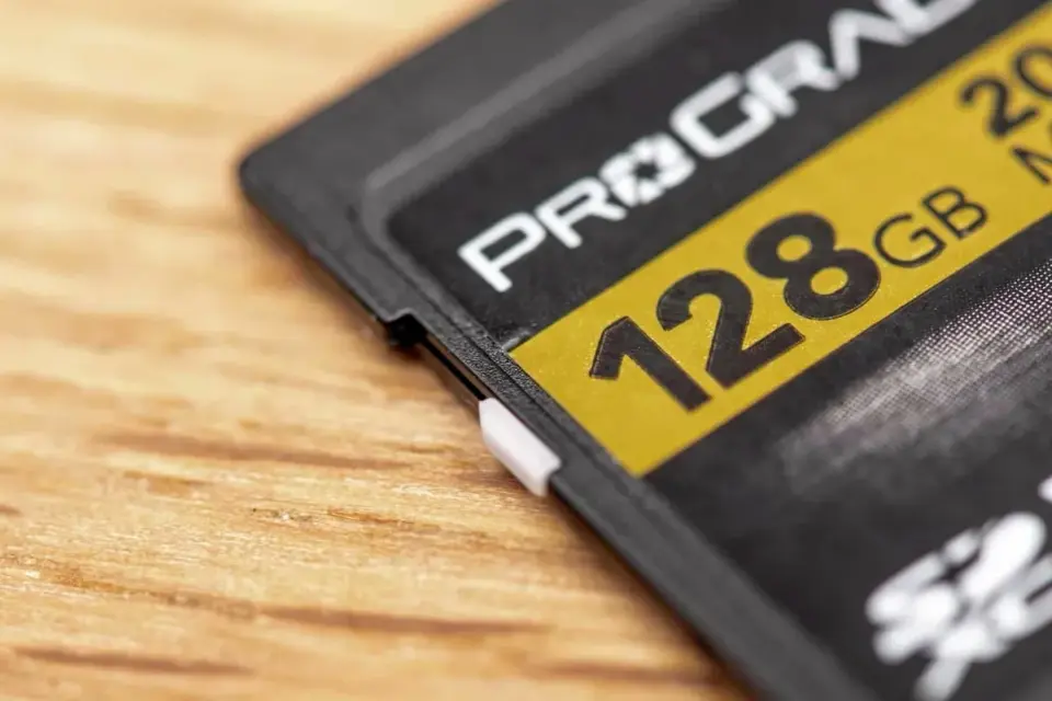 Jaka karta pamięci do aparatu? Dobierz ją do zdjęć i 4K